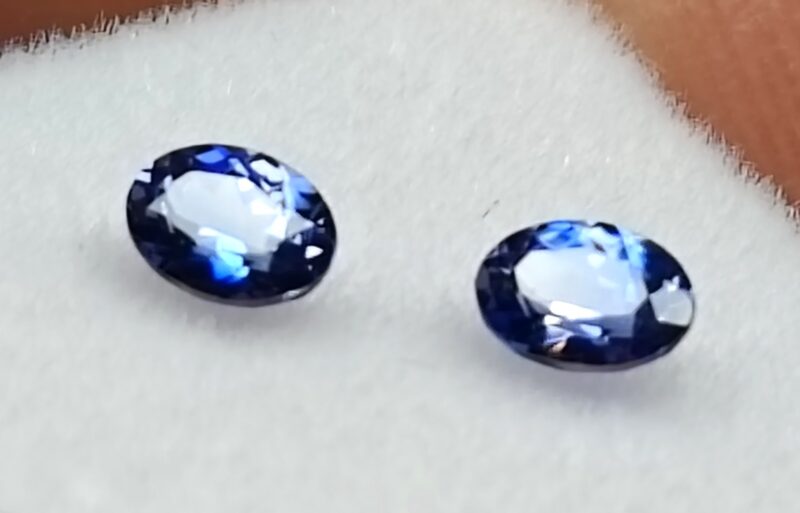 Benitoite .32 CTW. Matching Pair Oval Cut - Image 3